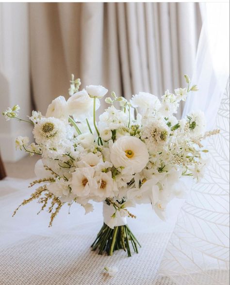 All White Fall Wedding Bouquet, White Fall Flowers Wedding, Timeless Elegant Wedding Bouquet, White Champagne Wedding Flowers, Champagne And White Bridal Bouquet, Bride Small Bouquets, White Natural Wedding Bouquet, White Romantic Bridal Bouquet, Romantic White Bouquet