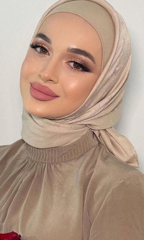 Makeup Arabian Look Hijab, Muslim Makeup Looks, Makeup With Hijab, Hijab Makeup Look, Hijabi Makeup Looks, Ramadan Makeup, Makeup Arab, Hijab Makeup, Makeup Bridesmaid