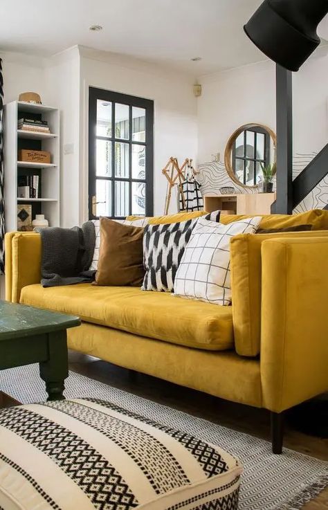 33 Ideas To Integrate A Yellow Sofa In Your Living Room - Shelterness Bedroom Zen, Mustard Living Rooms, Monochromatic Living Room, Yellow Decor Living Room, 50s Kitchen, Yellow Couch, Spring Living Room, Yellow Furniture, Yellow Sofa