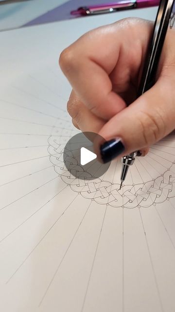 SenjaArt on Instagram: "Sketching a celtic knot! ❤️🪢😊
.

I measure every 10 degrees and measure out approximate squares when I make the circles with my compass. Then I put a circle in each corner and in the center. 
.
.
.
#mandala #senjaart07 #celticknot #celticknotmandala #creativevibes #mandalabraid #mandalalove" Celtic Knot Mandala, Corner Mandala, Celtic Knot Circle, Knot Drawing, Mandala Compass, Celtic Knot Drawing, Embroidery Things, Celtic Mandala, Celtic Circle