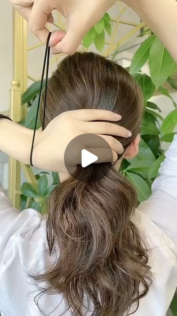 Diy Updo Medium Length Hair, Simple Diy Updos For Medium Hair, Ideas For Long Hair Styles, Sleeked Back Hairstyle, Simple Haïr Style For Short Hair, Hair Styles With Extensions Ideas Simple, Easy Up Hairstyles For Medium Hair, Medium Length Bun Hairstyles, Haïr Style For Medium Length Hair