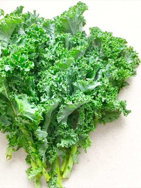 Kale Preservation, Cook Kale, Types Of Kale, Kale Photograph, Curly Kale, Garlicky Kale, Kale Leaves, Delicious Veggies, Cooking Method