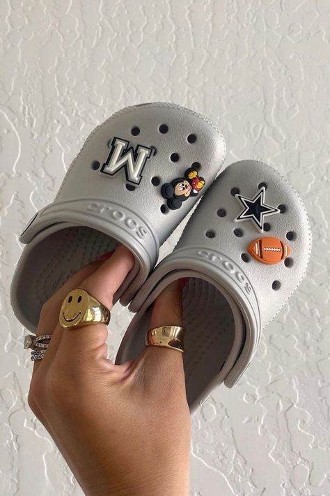 Kids Crocs With Charms, Light Grey Crocs Outfit, Boys Crocs Outfit, Baby Crocs Shoes, Crocs Colors, Crocs For Boys, Jibbitz Crocs Ideas, Gray Crocs, Crocs Cute