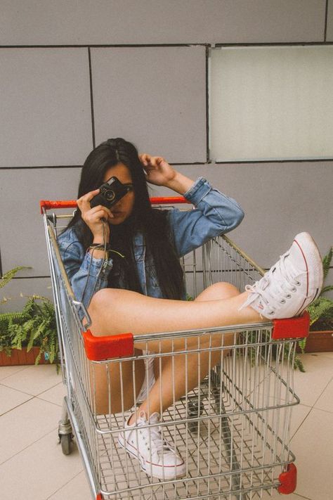 Shopping Cart Photoshoot, Cart Photoshoot, Store Pics, Female Posing, Photoshoot Themes, Selfie Poses, Poses For Pictures, Baby Bag, Summer Aesthetic