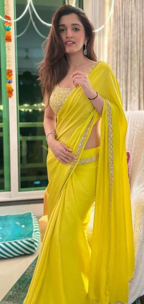 Nidhi Shah, Shimmer Saree, Sangeet Night, Saree Looks, Partywear Dresses, Kanjivaram Silk Saree, Indian Fashion Saree, Indian Dresses Traditional, Traditional Saree