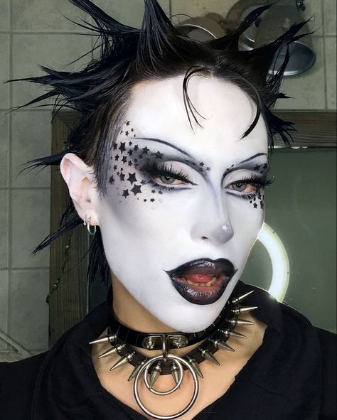 White Drag Makeup, 80s Drag Queens, Alternative Drag Makeup, Gottmik Makeup, Goth Drag Queen, Goth Drag Makeup, Club Kid Makeup, Carella Deville, Drag Makeup Ideas