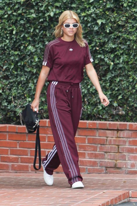 Alexander Wang’s collaboration with Adidas Originals is gathering quite the loyal and stylish fan base. Sofia Richie is the latest to have scooped covetable pieces from the new collection, and she was seen out in Los Angeles in a head-to-toe look. Adidas Originals Outfit, Tracksuit Outfit Women, Looks Adidas, Basic Clothes, Adidas Outfit Women, Sporty Wear, Adidas Cap, Sport Clothes, Look Adidas