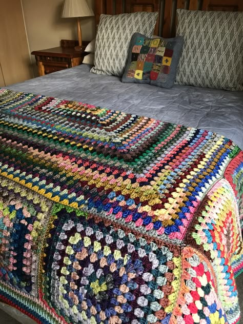 Crochet Scraps Blanket, Granny Square Blanket Scrap Yarn, Crochet Blanket On Bed, Scrappy Yarn Crochet Blanket, Scrap Yarn Blanket Crochet, Crochet Blankets Ideas, Scrap Blanket Crochet, Scrappy Crochet Blanket, Scrap Yarn Granny Square