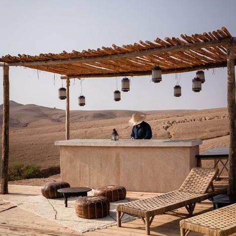 Marrakech Wedding Planner on Instagram: "Agafay Desert is located about thirty kilometers south of Marrakech and stretches over several hundred hectares. This desert, however rocky, can be compared to a desert of sand. Indeed, its white dunes stand out from the landscape and resemble the dunes of the Sahara. Lost in the desert hills that resemble dunes, there are still some Berber villages that continue to exist in this austere but sublime nature. At the gates of Marrakech, this stone desert w Desert Dinner Table, Desert Restaurant Design, Outdoor Desert Wedding Ideas, Desert Spa, Desert Stand, Desert Glamping, Desert Farm, Desert Hotel, Marrakech Wedding