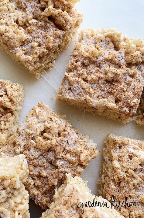 Chex Rice Crispy Treats, Rice Krispy Dessert Ideas, Snickerdoodle Rice Krispie Treats, Mexican Rice Crispy Treats, Christmas Rice Crispy Treats Easy, Cereal Krispie Treats, Cinnamon Roll Rice Krispie Treats, Rice Crispy Dessert Recipes, Big Rice Krispie Treats