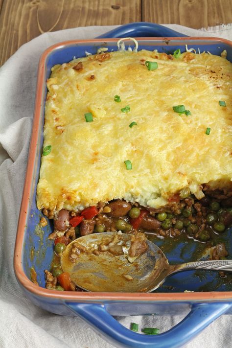 Try this easy chili Shepherd's Pie recipe. An favorite complete all-in-one meal that is done in a jiffy! | www.foxyfolksy.com Chili Shepards Pie, Simple Shepards Pie Beef, Easy Shepard’s Pie, Kraft Shepherds Pie Recipe, Cheddar Topped Shepherds Pie Cooktop Cove, Shepherd Pie, Chili Cornbread, Hash Brown Shepherds Pie, Easy Shepherds Pie