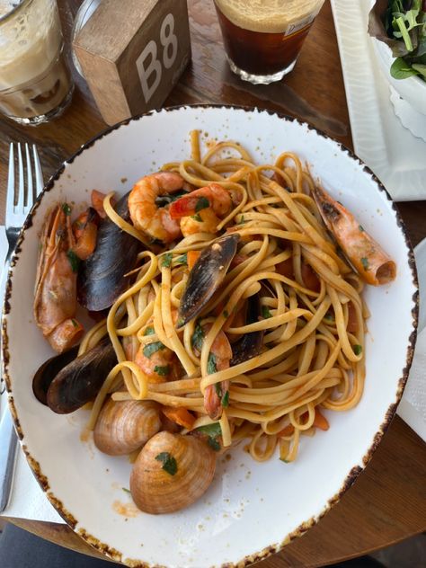 #seafood Seafood Aesthetic, Healthy College, Delicious Pasta, Food Is Fuel, Garlic Bread, Aesthetic Food, Summer Recipes, Good Eats, Appetizer