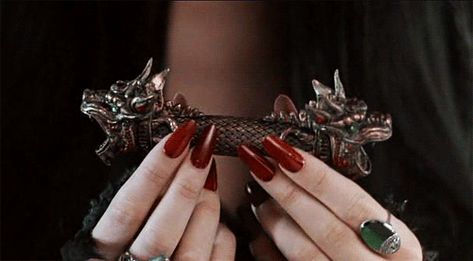 addams family finger trap Addams Family Tattoo, Addams Family 1991, Gomez And Morticia, Addams Family Costumes, Anjelica Huston, Morticia Addams, Adams Family, The Addams Family, Family Tattoos