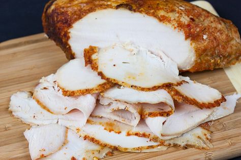 Homemade cajun turkey deli meat is super easy and so much tastier than store bought! Deli Meat Recipes, Cajun Chicken Salad, Deli Turkey Recipes, Turkey Lunch, Turkey Lunch Meat, Cajun Turkey, Lunch Meat Recipes, Deli Turkey, Homemade Lunch