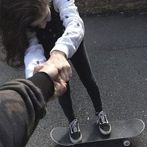 Skater Couple, People Holding Hands, Skate Aesthetic, Skateboard Aesthetic, Skater Vibes, Skater Boys, Skater Aesthetic, Skater Boy, Ulzzang Couple