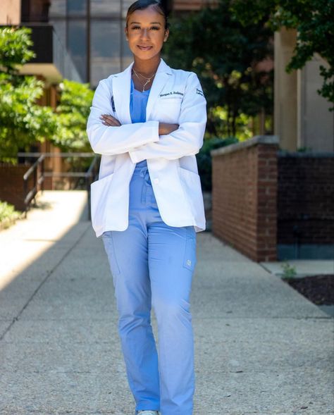 Black Physician Assistant Aesthetic, Black Doctor Aesthetic Medical, Black Doctor, Pharmacy Tech Black Woman, Black Women Doctors, Black Doctors Women Goals, Female Doctor White Coat, Nurse Practitioner Graduation, Hair Doctor