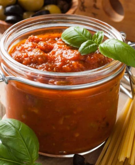 This keto spaghetti sauce is a simple and delicious sauce that is perfect over low carb pasta and other entrees! No sugar needed, it's thick, rich, and easy customizable! Pasta Sauce Using Fresh Tomatoes, Keto Spaghetti Sauce Recipe, Homemade Tomato Pasta Sauce, Making Pasta Sauce, Low Carb Pasta Sauce, Italian Meat Sauce, Sauce Spaghetti, Keto Sauces, Spaghetti Sauce Recipe