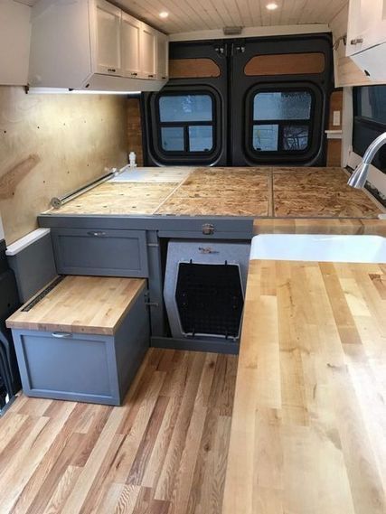 Astuces Camping-car, Caravan Vintage, Kangoo Camper, Kombi Home, Van Life Diy, Campervan Interior, Rv Renovations, Camper Van Conversion Diy, Van Home