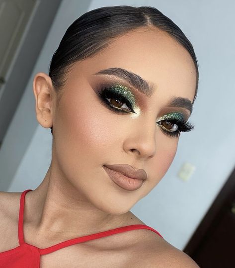 Emerald Eye Makeup, Competition Makeup, Kylie Makeup, Party Makeup Looks, Green Makeup, Glam Makeup Look, Eye Makeup Designs, Colorful Eye Makeup, Green Eyeshadow