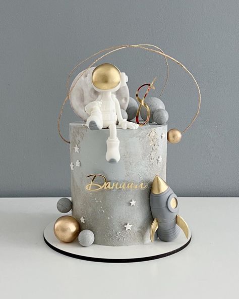 Gray Space, Boys 1st Birthday Party Ideas, Astronaut Birthday, Space Theme Party, 1st Birthday Party Themes, Space Birthday Party, Creative Birthday Cakes, First Birthday Party Themes, Baby Boy 1st Birthday