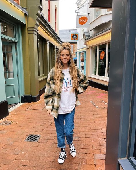 Zoë Sugg (@zoesugg) • Instagram photos and videos Zoella Outfits, Zoe Sugg, Comfy Fall Outfits, Zoella, Wardrobe Style, Autumn Outfit, Outfit Inspo Fall, City Style, A Style