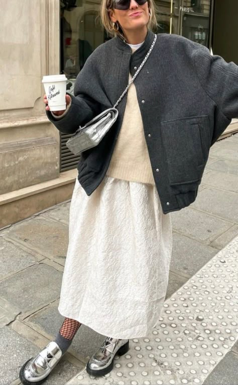 Chunky Scarf Street Style, Chic Long Skirt Outfits, Fall City Outfits New York, Fashion Night Outfit, Autumn 2024 Street Style, White Dress Autumn Outfit, Maxi Shirt Dress Outfit Winter, Long Dress Jacket Outfit, Mid Size Fall Fashion 2024