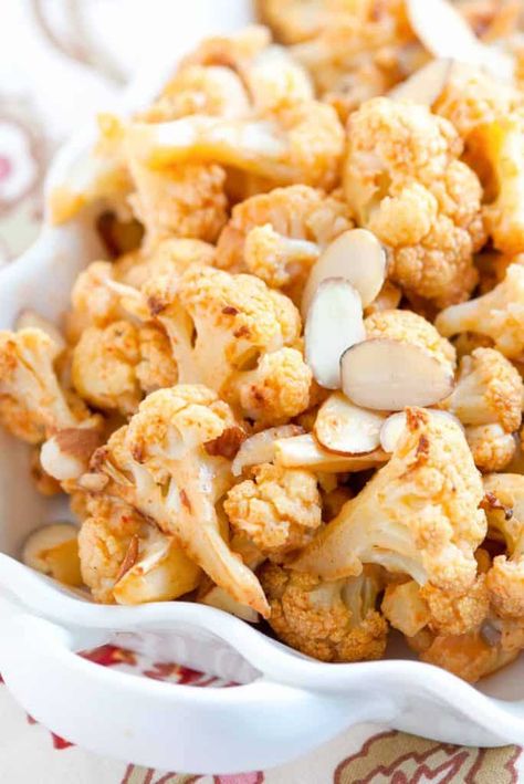 Thai Cauliflower, Easy Roasted Cauliflower, Curry Cauliflower, Roasted Cauliflower Recipe, Bruschetta Ingredients, Top Chicken Recipes, Vegetarian Life, Cauliflower Recipe, Vegan Cauliflower