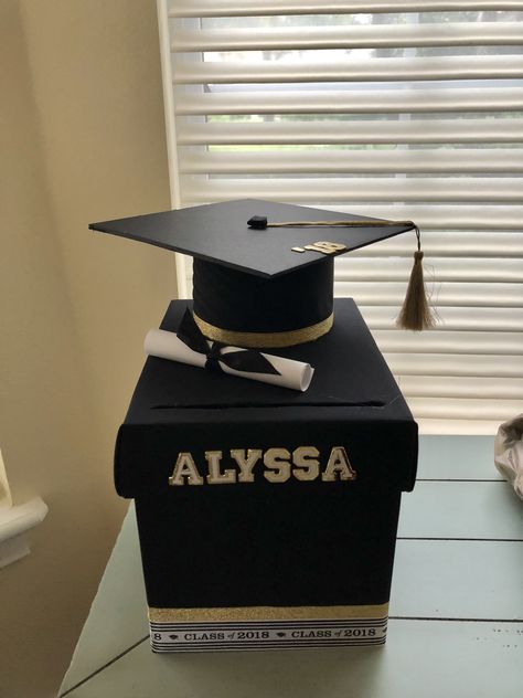 Graduation Party Money Box Ideas, Graduation Envelope Box Ideas, Graduation Cap Card Box Diy, Graduation Party Card Box Ideas Diy, Card Box Ideas Graduation, Graduation Gift Card Box Ideas, Graduation Box For Cards, 2023 Graduation Centerpieces, Graduation Card Holder Ideas