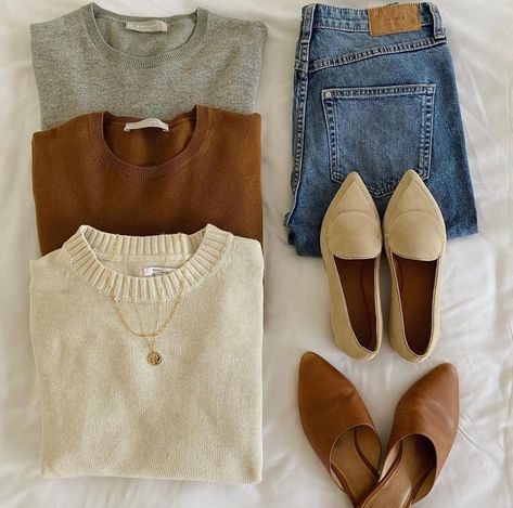 Check latest winter outfit combinations for women color combos, cute color combinations outfit ideas, winter outfits women classy chic, outfit combinations for women business casual How To Have Style, Flatlay Styling, Oversized Knitted Sweaters, 가을 패션, Looks Style, Fall Winter Outfits, Favorite Jeans, Minimalist Fashion, Classy Outfits