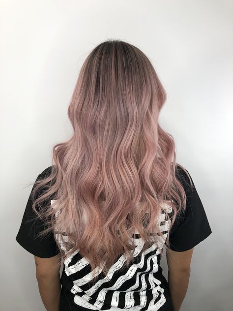 #balayagehair #balayagehairstyle #ombré #haircolor #rosegold #rosegoldhair #xcellenthairsquare #hairgrowth Rose Gold Dark Roots, Rose Gold Hair Dark Roots, Cool Tone Rose Gold Hair, Rosegold Haircolor, Pink With Shadow Root, Rose Gold With Shadow Root, Ash Blonde Pink Balayage, Rosegold Haircolor Balayage, Pastel Pink Dark Roots