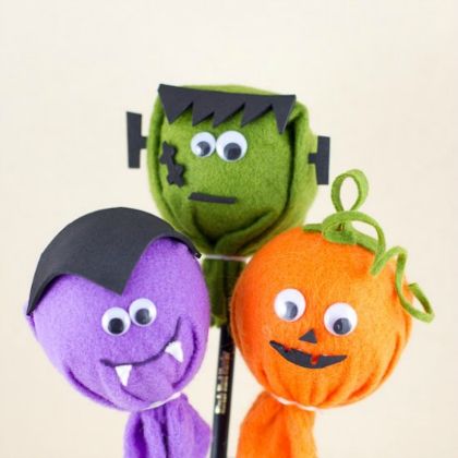 Halloween Pencil Toppers, Candy Pencil, Halloween Candy Favors, Halloween Diy Kids, Pencil Topper Crafts, Tootsie Pops, Fun Halloween Activities, Happy Halloween Pictures, Pencil Crafts