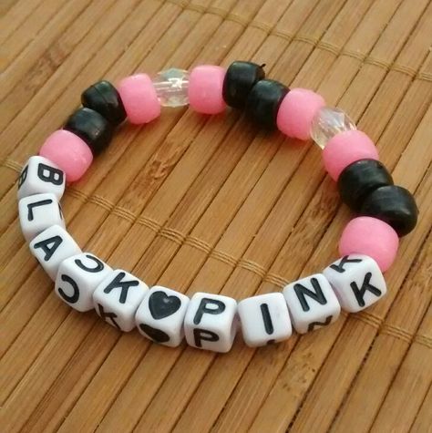 Blackpink Bracelet, Coquette Room Ideas, Kandi Bracelets Ideas, Pulseras Kandi, Kpop Coquette, Pony Bead Bracelets, Bff Bracelets, Kpop Diy, Pinterest Diy Crafts