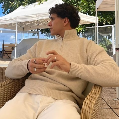 Polo Sweater Outfit, Polo Outfit Men, Blogger Poses, Sweater Outfits Men, Zara Looks, Classy Clothing, Polo Shirt Outfits, Polo Outfit, Gentleman Aesthetic