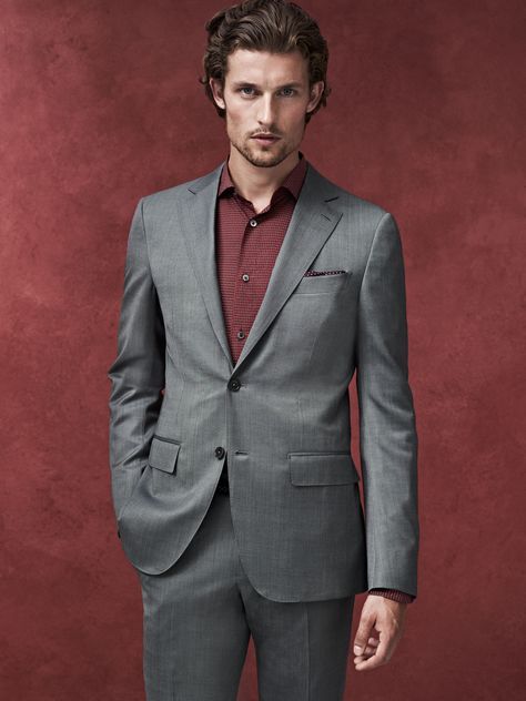 Ermenegildo Zegna grey suit and red double twisted cotton popeline #menswear #style Grey Suit Men Combination, George Alsford, Jamie Strachan, Wouter Peelen, Baptiste Radufe, Suit Styles, Man Suits, Sean O'pry, Fashion Shooting