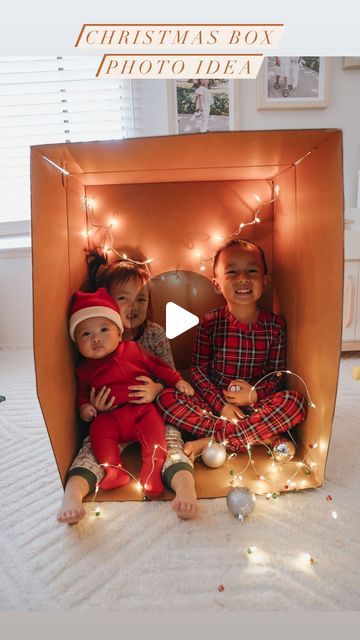 Kid Christmas Photoshoot Ideas, Box Photoshoot Diy, Cardboard Box Photoshoot, Box Pictures Ideas, Christmas Box Photoshoot, Diy Christmas Photoshoot Kids, Diy Christmas Card Photo, Diy Christmas Pictures Kids, Fun Family Christmas Photos