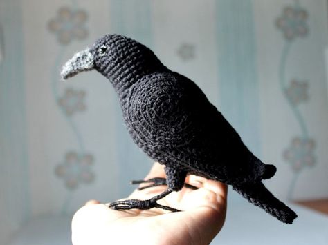 crochet animals free patterns halloween #Raven_Crochet #Crow_Pattern #Crochet_Bird_Patterns #Amigurumi_Minta Crochet Raven, Raven Crochet, Crow Pattern, Scary Birds, Gothic Pattern, Crow Bird, Diy Halloween Decor, Black Raven, Halloween Crochet Patterns