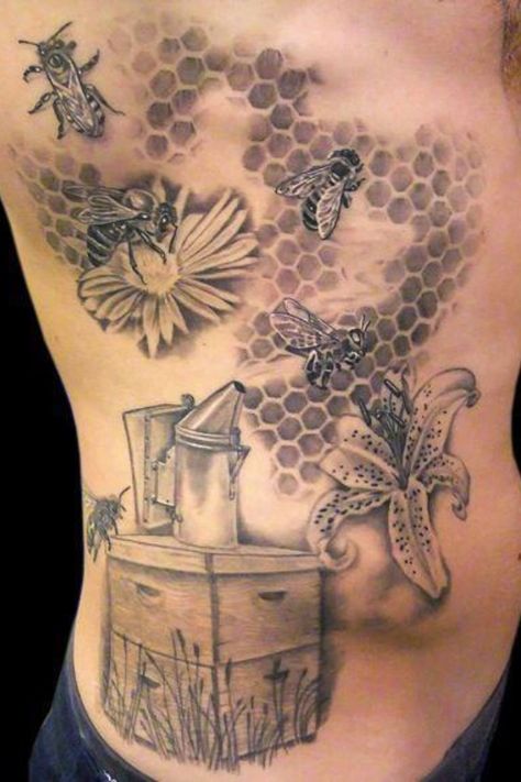 Tatoo Bee Tattoo Meaning, Queen Bee Tattoo, Honey Bee Tattoo, Honeycomb Tattoo, Bumble Bee Tattoo, Catrina Tattoo, Kunst Tattoos, Insect Tattoo, Geniale Tattoos