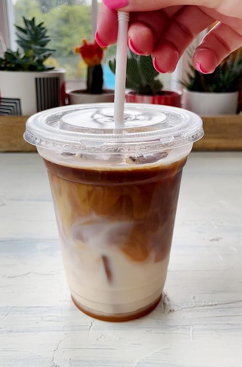 Maple Iced Coffee Recipe, Maple Syrup Iced Coffee, Maple Syrup Coffee, Espresso Machine Recipes, Maple Latte Recipe, Maple Latte, Hot Teas, Iced Latte Recipe, Homemade Iced Coffee