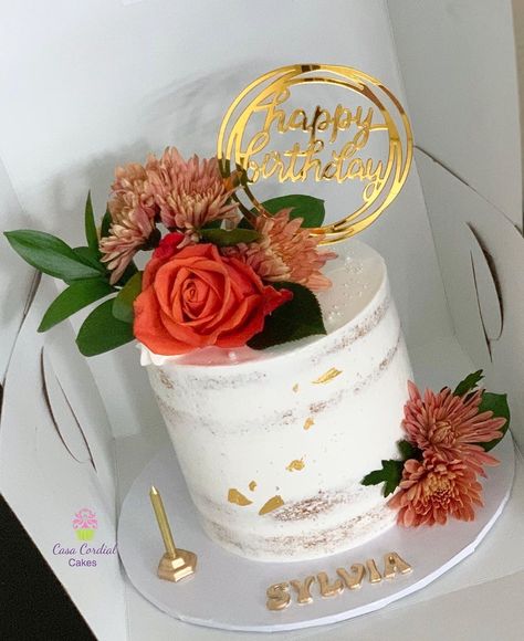 Gold Leaf Birthday Cake, Fresh Flower Cake Ideas, Semi Naked Cake Birthday, Fresh Flower Cake Decoration, Naked Cake Design, Naked Cake With Flowers, Cakes 2023, Almond Sponge Cake, Semi Naked Cake