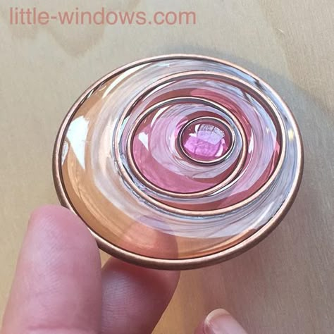 How to create beautiful Brilliant Resin jewelry, sun catchers and more with Little Windows Resin Color Film and Nunn Design Hoops Resin Jewlery, Bijoux Fil Aluminium, Resin Jewelry Diy, Diy Jewelry Inspiration, Resin Jewelry Making, Epoxy Resin Crafts, Resin Tutorial, Color Film, Diy Resin Crafts