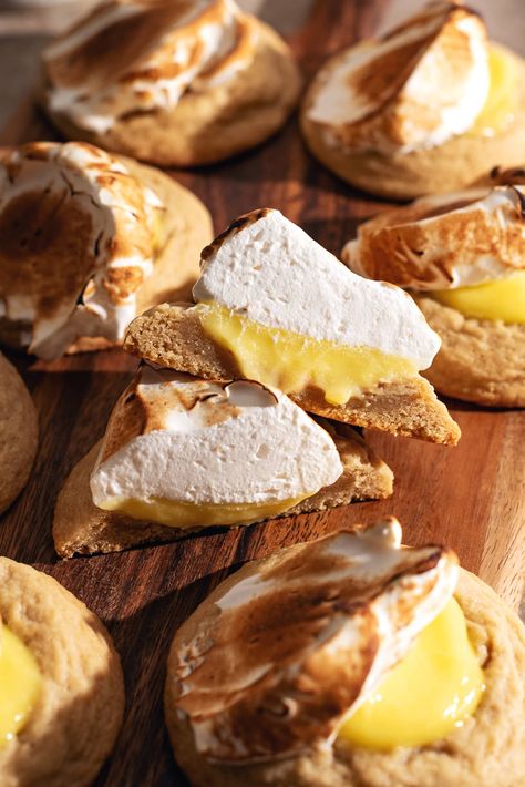 These lemon meringue cookies are soft and chewy sugar cookies topped with tangy lemon curd and toasted swiss meringue. It's everything you love in a lemon meringue pie in the form of delicious cookies! #lemonmeringue #cookies #baking | teakandthyme.com Lemon Meringue Recipe, Soft And Chewy Sugar Cookies, Lemon Meringue Cookies, Toasted Meringue, Lemon Seeds, Thyme Recipes, Meringue Recipe, Lemon Curd Filling, Chewy Sugar Cookies