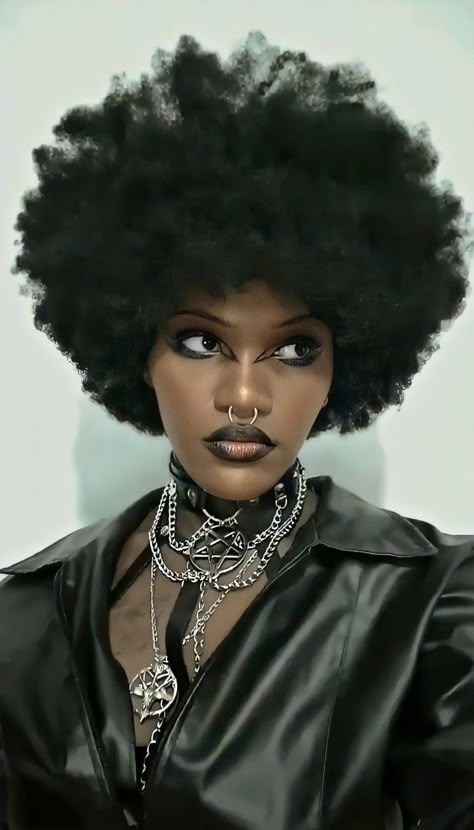 Afro Punk Makeup, Afro Goth Women, Afro Punk Fashion Black Women, Alternative Makeup Looks, Poc Goth, Classic Smokey Eye, Black Goth Girl, Black Alt, Afro Goth