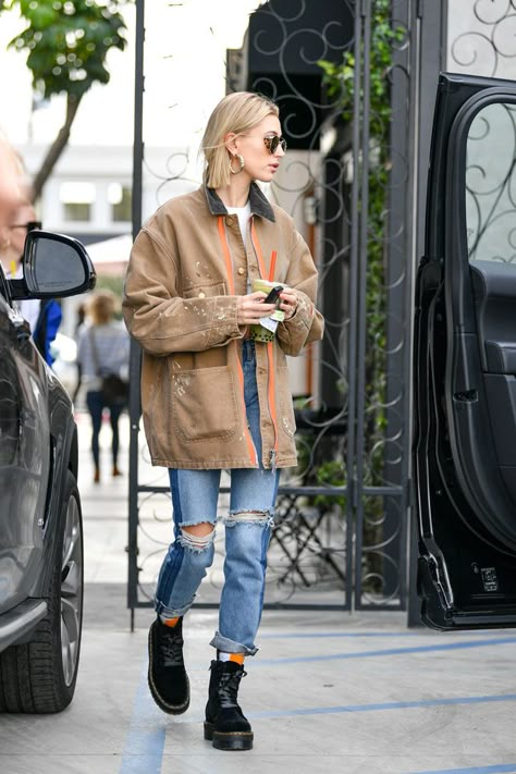 Vestiti In Jeans, Hailey Baldwin Street Style, Stile Kendall Jenner, Sandal Tali, Converse Outfits, Oversize Jacket, Hailey Bieber Style, Millennials Fashion, Mode Zara