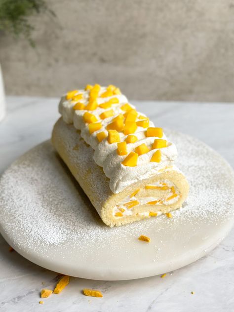 Mango Chantilly Swiss Roll Cake - BAKE WITH ZOHA Lemon Cake With Cream Cheese, Homemade Garlic Knots, Swiss Roll Recipe, Swiss Roll Cake, Cake Rolls, Mango Cream, Berry Crumble, Mango Cake, Fruit Cakes