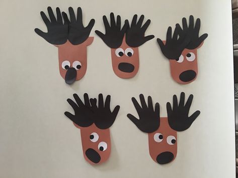 Next up for our woodland animals theme was deer. We didn’t have another shade of brown paper so I used black. My toddlers thought this was so fun and they thought it was so silly that their hands were used as antlers for their deer. Deer Preschool Craft, Deer Crafts For Toddlers, Deer Activities For Preschool, Deer Crafts Preschool, Deer Craft For Kids, Fall Craft Prek, Daycare Job, Deer Craft, Forest Animals Preschool