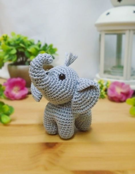 Crochet Elephant Pattern Free, Amigurumi Elephant Pattern, Elephant Amigurumi, Crochet Pour Halloween, Crochet Giraffe Pattern, Crochet Elephant Pattern, Small Elephant, Giraffe Pattern, Crochet Animals Free Patterns