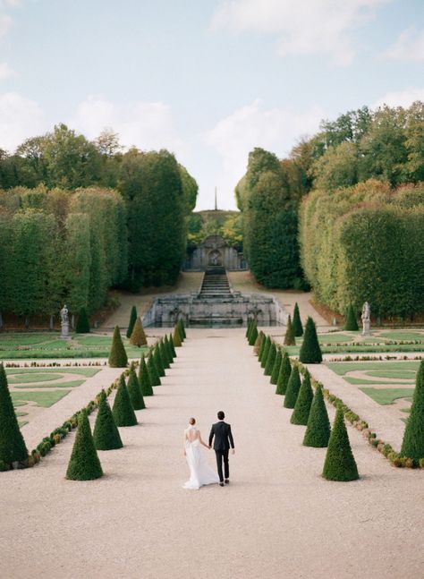 5 minutes with... Paris wedding planner Wonderstruck Weddings & Events via Magnolia Rouge Chateau Wedding Dress, Wedding Venues France, Nice France Wedding, Paris Bride, Versailles Wedding, French Chateau Wedding Inspiration, French Bride, French Weddings, Wedding Venue France