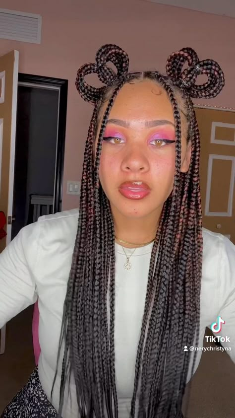 Heart Shaped Hairstyles Braids, Knotless Braids Heart Hairstyle, Heart With Braids Hairstyle, How To Make Hearts With Box Braids, Heart In Braids Hairstyle, Heart In Knotless Braids, Barbie Hairstyles With Braids, Hair Styling Braids, Long Not Less Braids