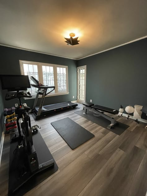 Gym And Living Room Combo, Game Room Gym Combo, Living Room With Gym Area, In Home Gym Room, Home Gym Living Room, Small Home Gym Layout, Home Gym Treadmill, Gym Room Aesthetic, Gym In House