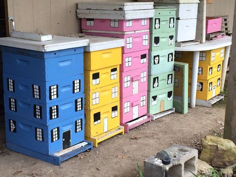 Hive Painting Ideas, Bee Box Design, Beehive Painted, Beehive Painting Ideas, Painting Bee Hives, Beehive Designs, Beehive Painting, Apiary Design, Painted Bee Hives